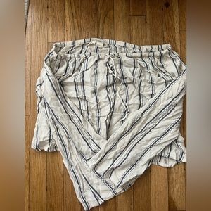 BILLABONG OFF SHOULDER CROP TOP. worn once. air dry only. medium.